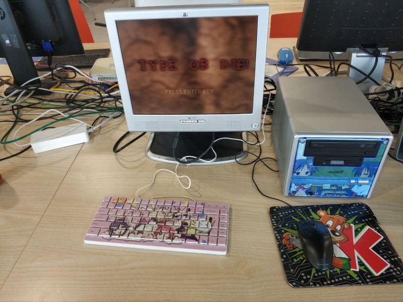 Plik:Gamingowy Shuttle XPC.jpg